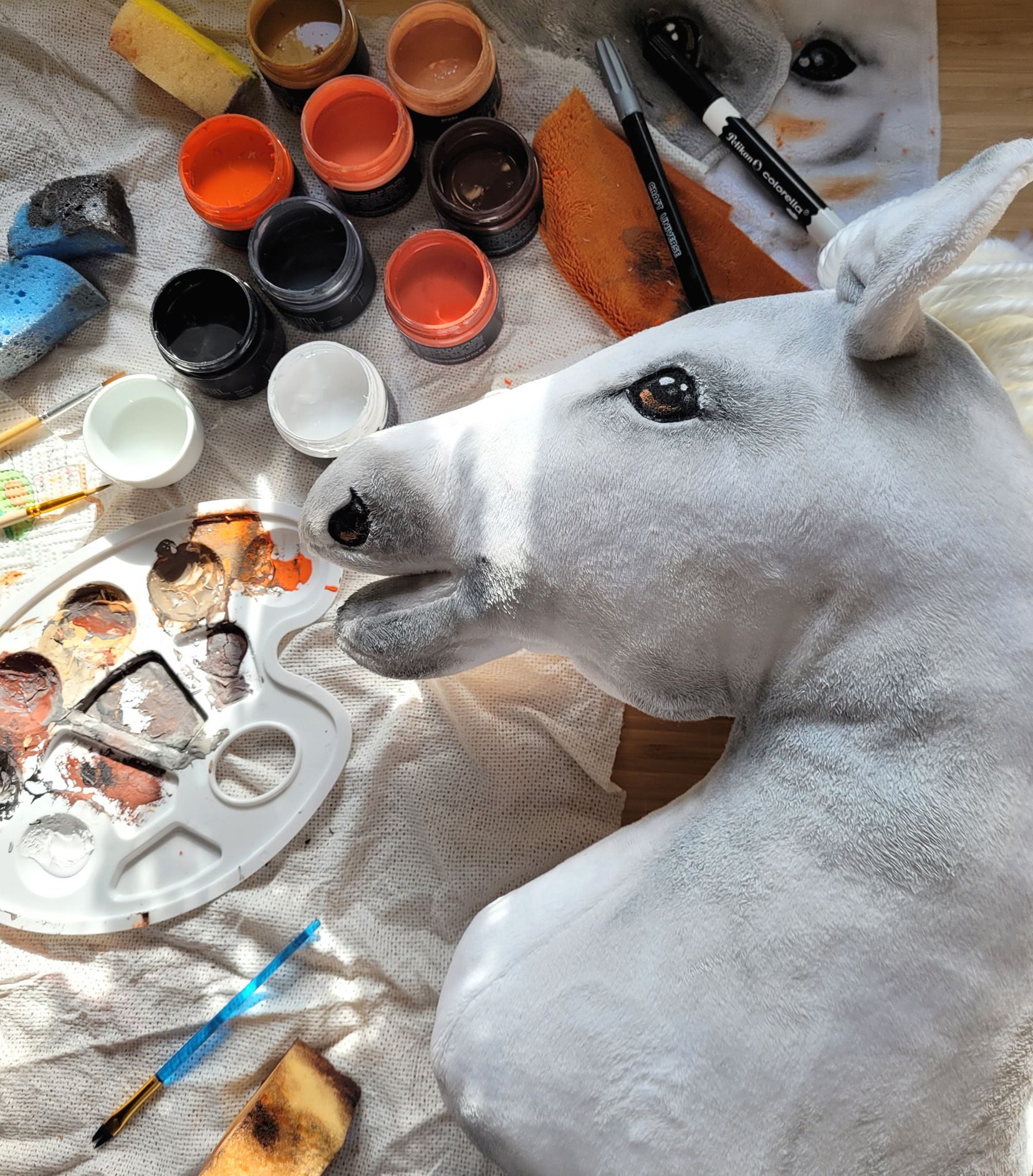 Hobby Horse Średni koń na kiju Premium biały z białą grzywą A4