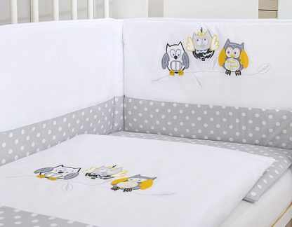Komplet pościeli dla dzieci 120x90cm z ochraniaczem 3-cz Sówki szare z haftem szaro-żółtym