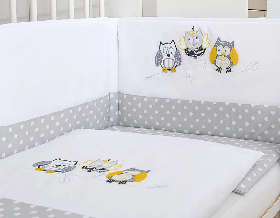 Komplet pościeli dla dzieci 120x90cm z ochraniaczem 3-cz Sówki szare z haftem szaro-żółtym