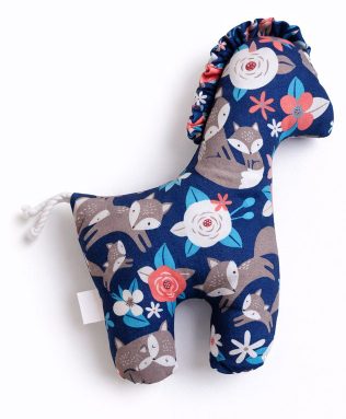 Konik LUCKY miękka maskotka z bawełny dla niemowląt - Peonie różowe
