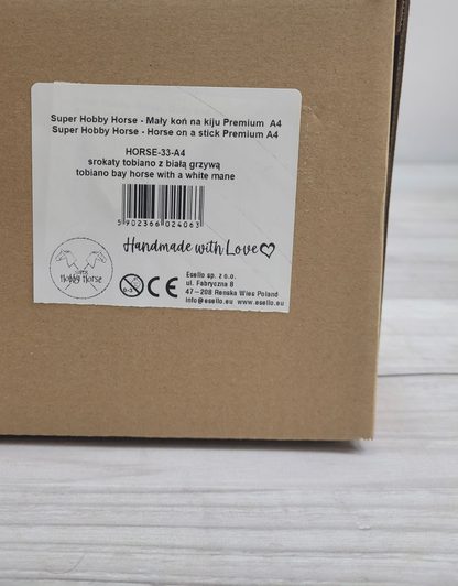 Hobby Horse Średni koń na kiju Premium srokaty tobiano z białą grzywą A4