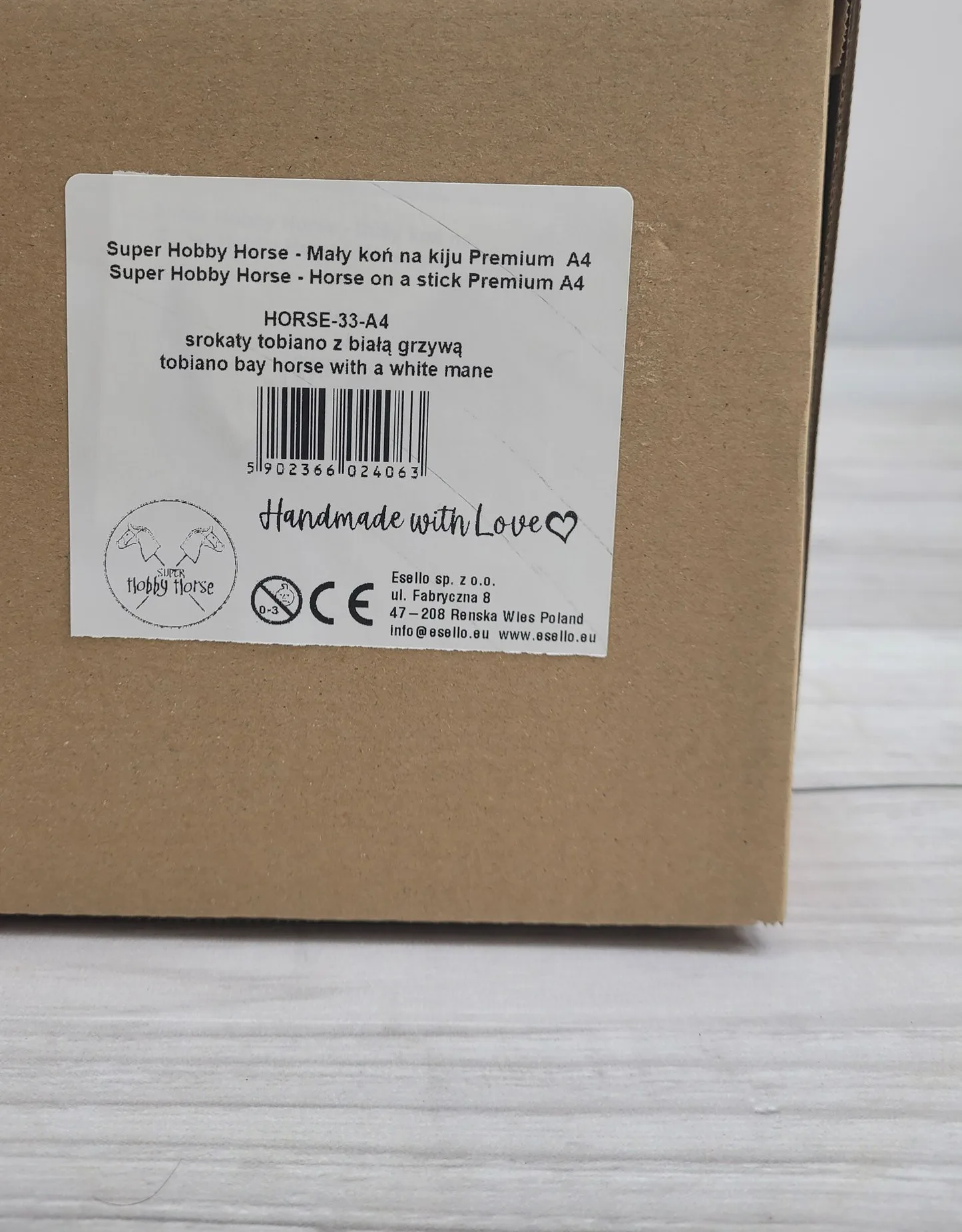 Hobby Horse Średni koń na kiju Premium srokaty tobiano z białą grzywą A4
