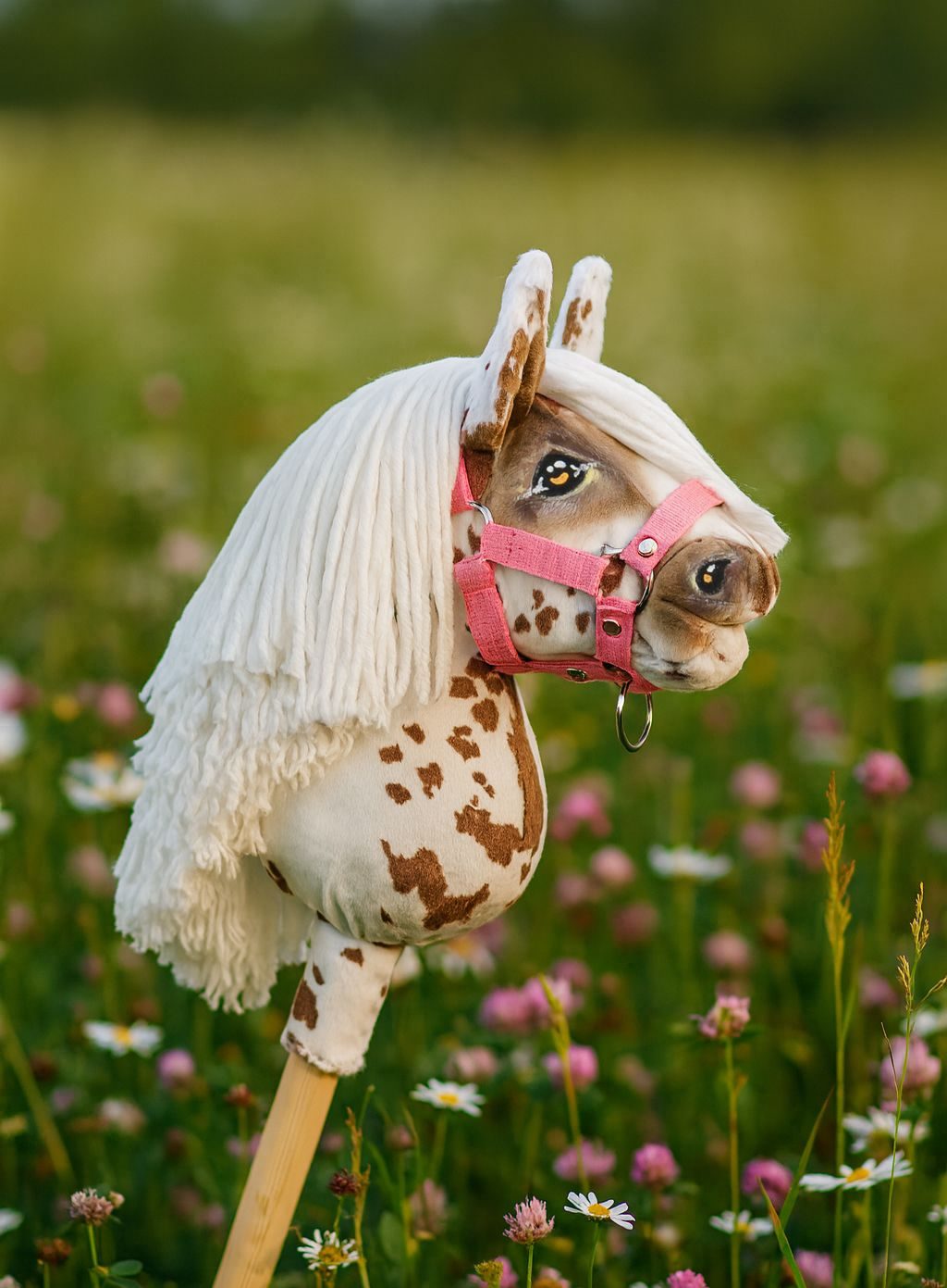 Hobby Horse Mały koń na kiju Premium tarantowaty biało-brązowy z białą grzywą A5