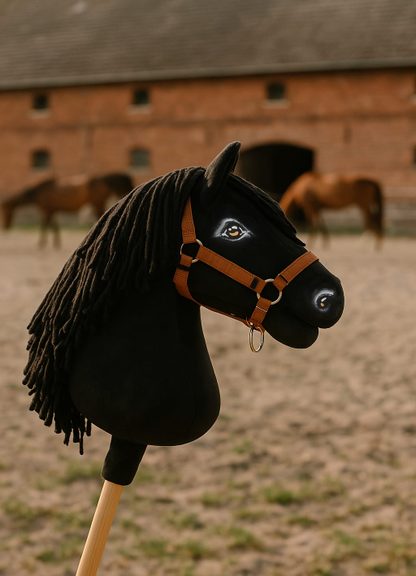 Hobby Horse Duży koń na kiju Premium - kary A3