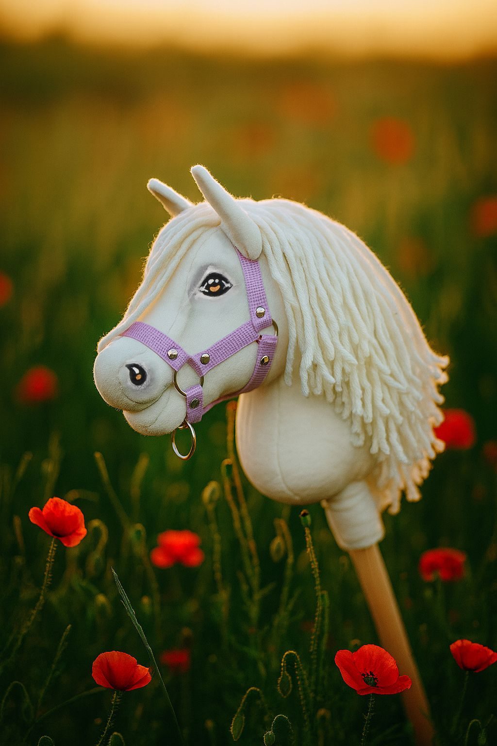 Hobby Horse Mały koń na kiju Premium biały z biała grzywą A5
