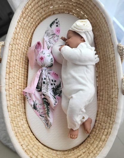 Miękka przytulanka DOUDOU kocyk króliczek z bawełny - Peonie różowe - róż