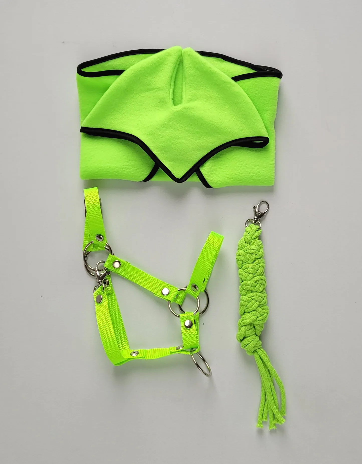 Uwiąz dla konia Hobby Horse pleciony ze sznurka – neon green