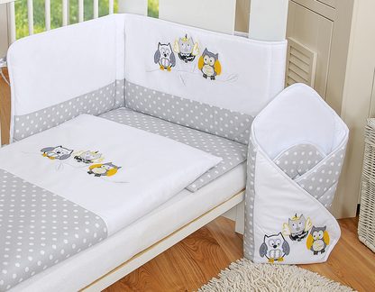 Komplet pościeli dla dzieci 120x90cm z ochraniaczem 3-cz Sówki szare z haftem szaro-żółtym