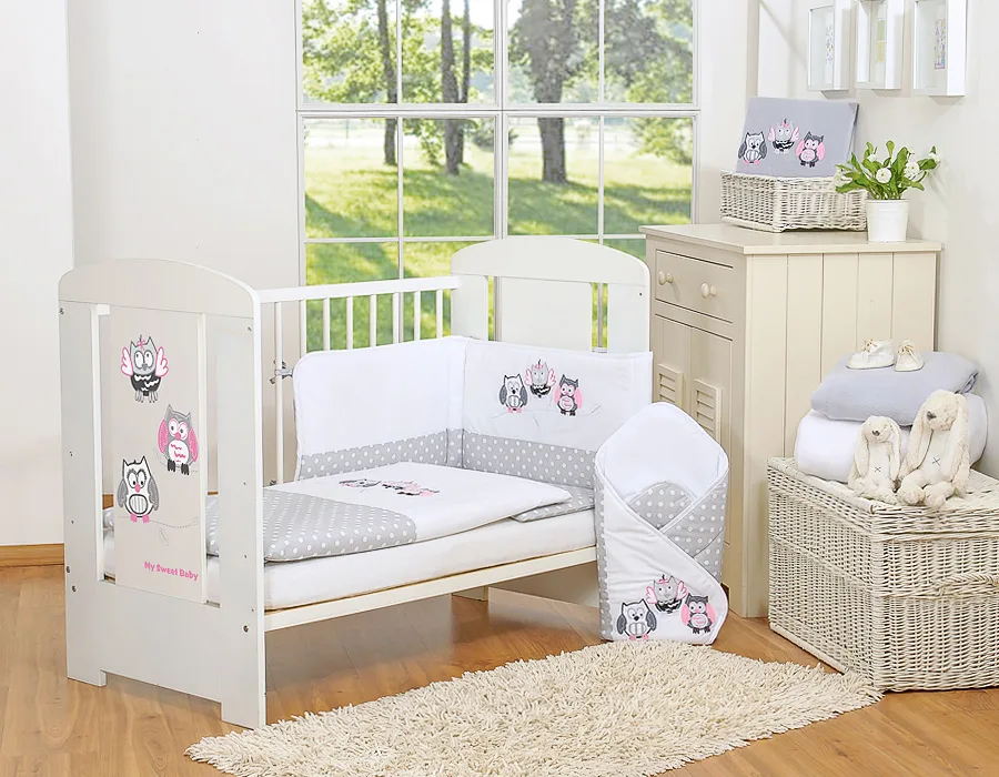 Komplet pościeli dla dzieci 135x100cm z ochraniaczem 3-cz Sówki szare z haftem szaro-różowym
