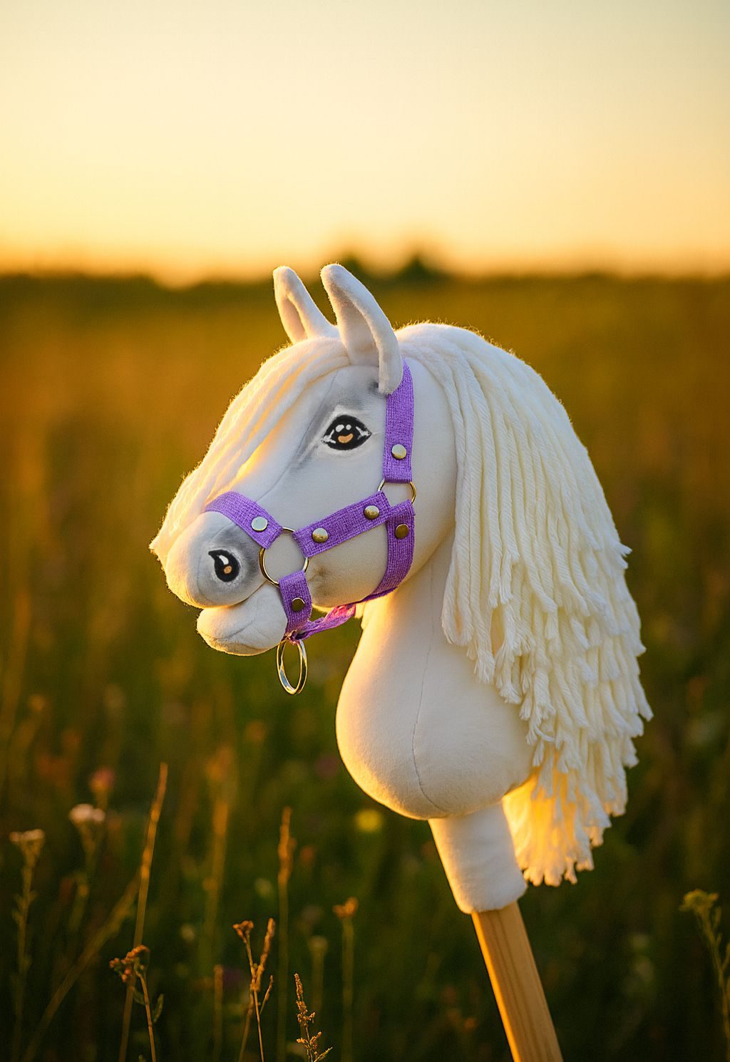 Hobby Horse Mały koń na kiju Premium biały z biała grzywą A5