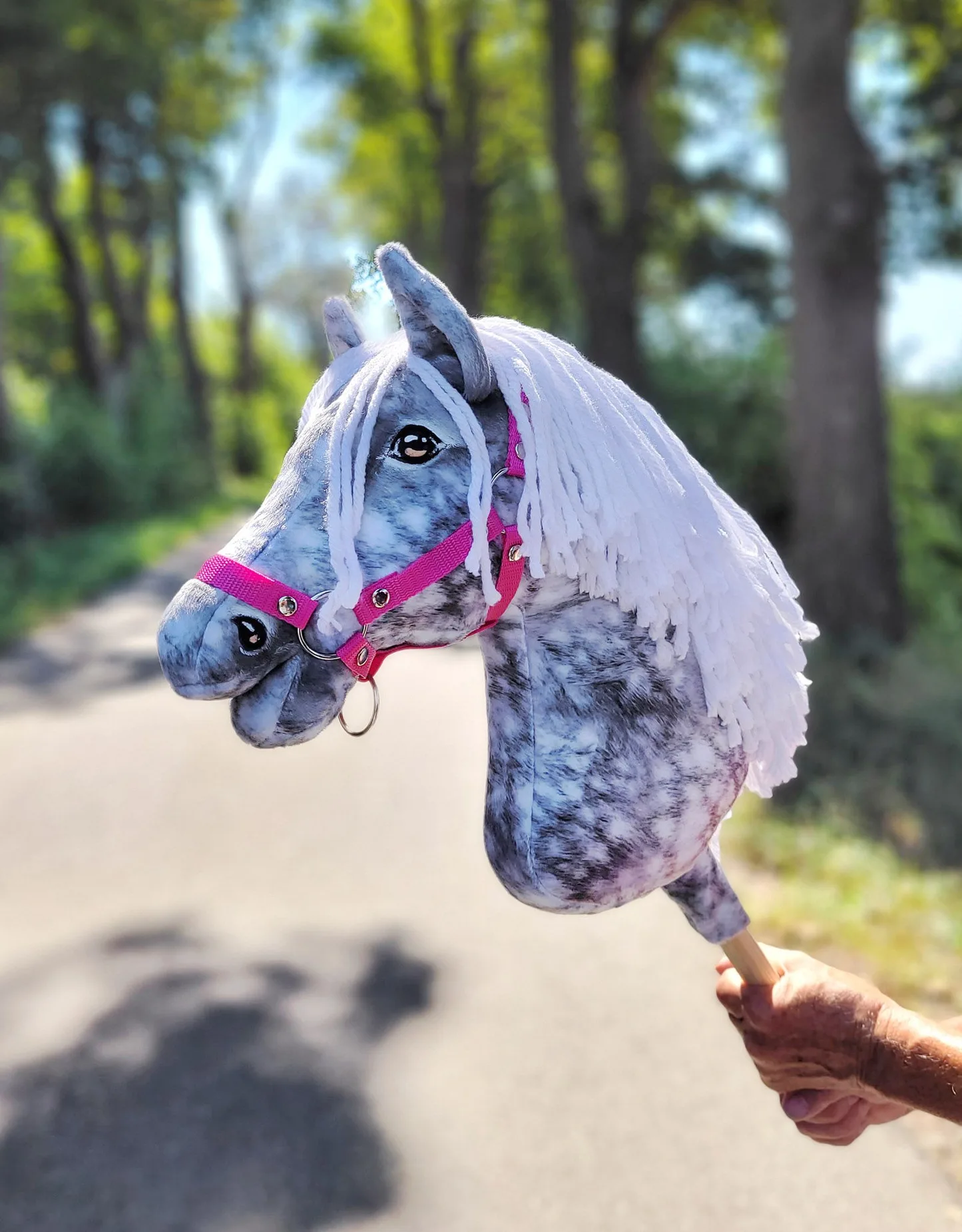 Hobby Horse Duży koń na kiju Premium - siwek jabłkowity z białą grzywą A3