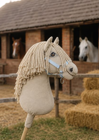 Hobby Horse Duży koń na kiju Premium - cremello A3