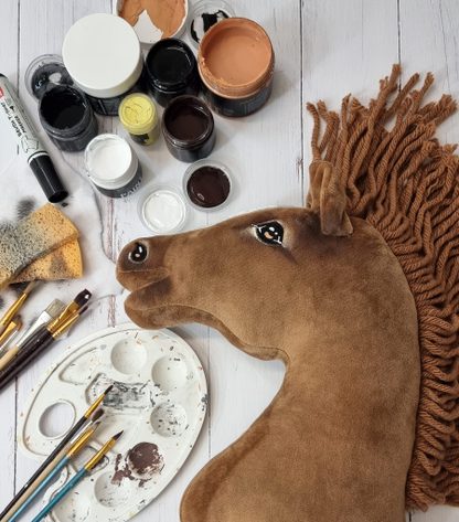 Hobby Horse Duży koń na kiju Premium - ciemny kasztan A3
