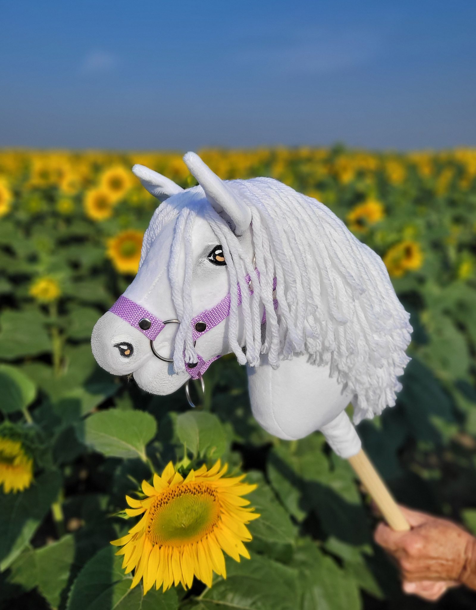 Hobby Horse Średni koń na kiju Premium biały z białą grzywą A4