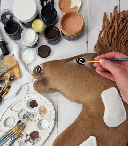 Hobby Horse Duży koń na kiju Premium - western II gniady z brązową grzywą A3