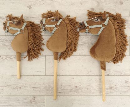 Hobby Horse Duży koń na kiju Premium - tarantowaty biało-brązowy z białą grzywą A3