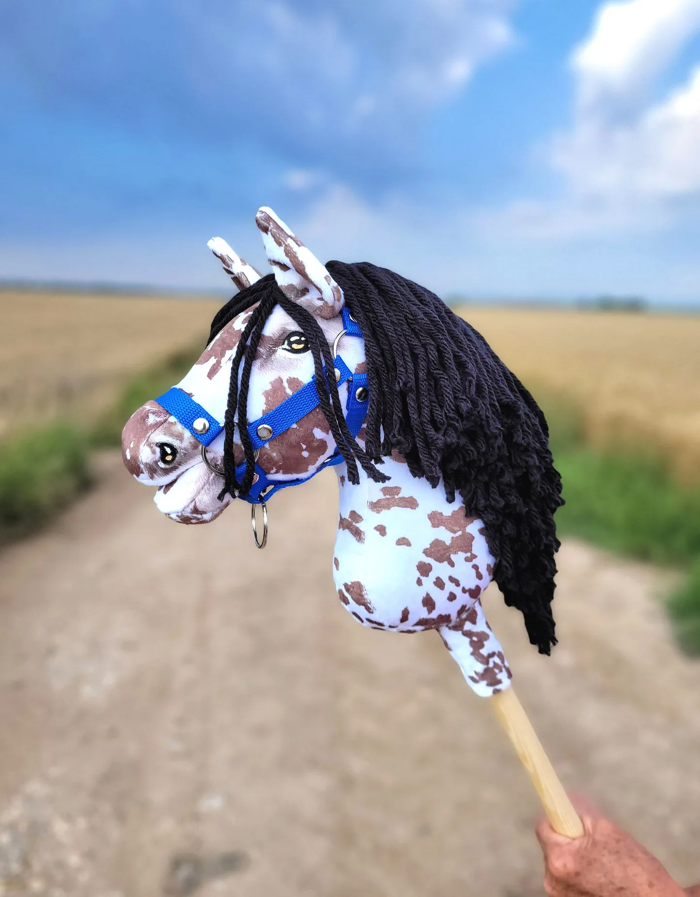 Hobby Horse Mały koń na kiju Premium tarantowaty biało-brązowy z czarną grzywą A4