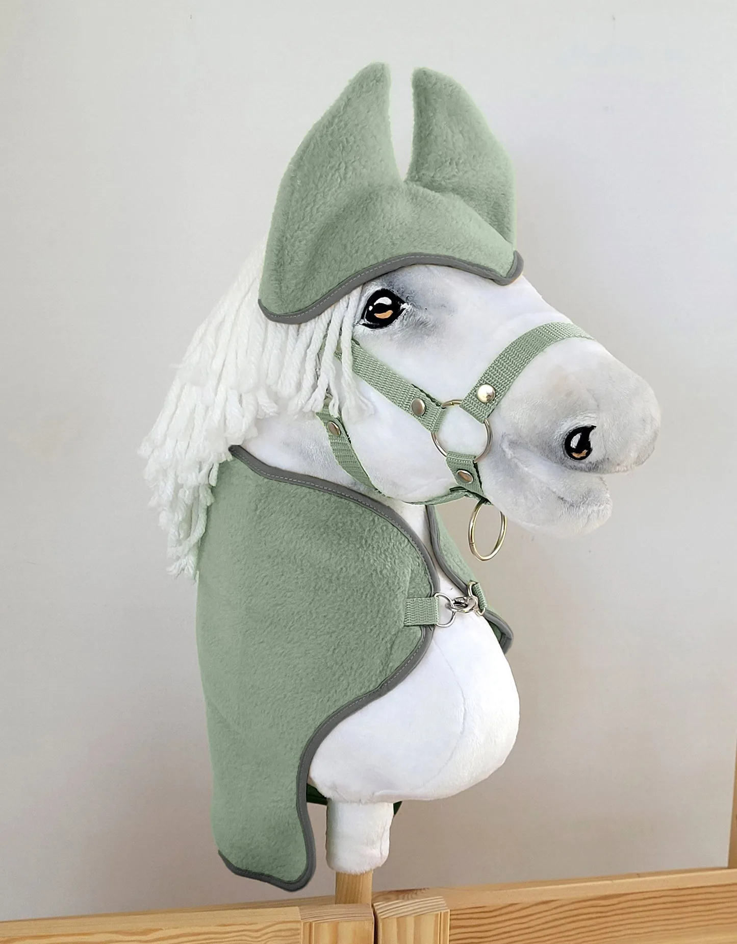 Zestaw dla Hobby Horse uniwersalny A4 i A5: polarowa derka + nauszniki – szałwia