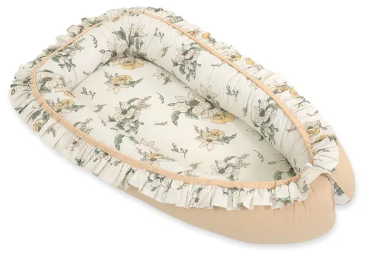 Kokon niemowlęcy kojec otulacz Premium z falbanką - Clematis on beige