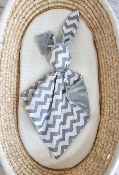 Zając przytulanka DOUDOU dwustronna bawełna i minky - Chevron szary - szary