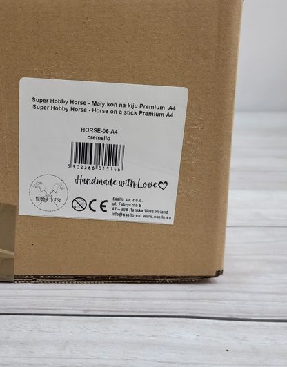 Hobby Horse Średni koń na kiju Premium kremowy cremello A4