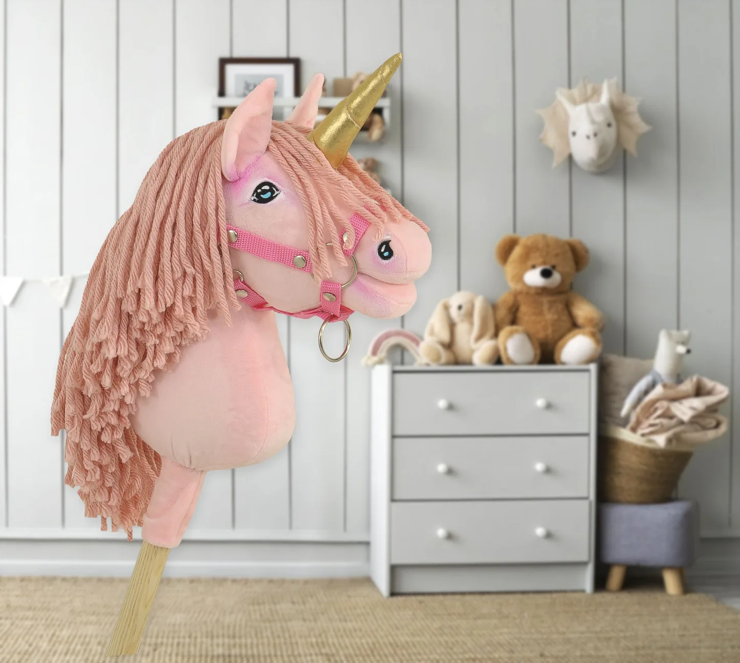 Hobby Horse Jednorożec na kiju różowy z różową grzywą i złotym rogiem A4