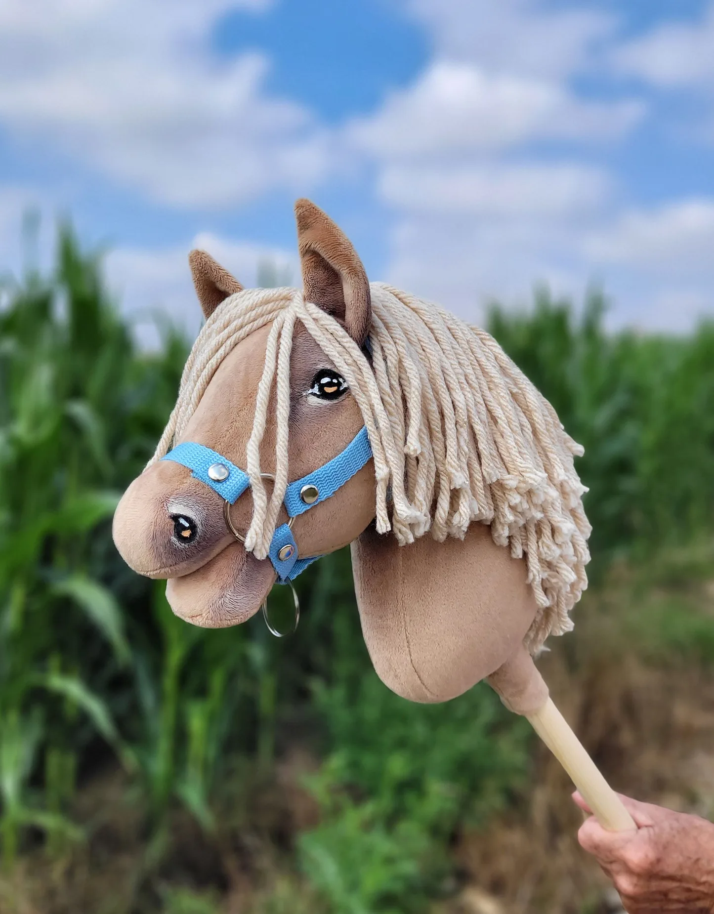 Hobby Horse Średni koń na kiju Premium beżowy izabelowaty A4
