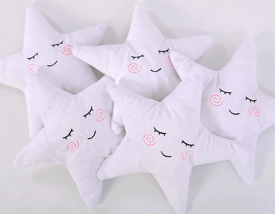 Poduszka przytulanka z minky Little STAR z grzechotką- biała