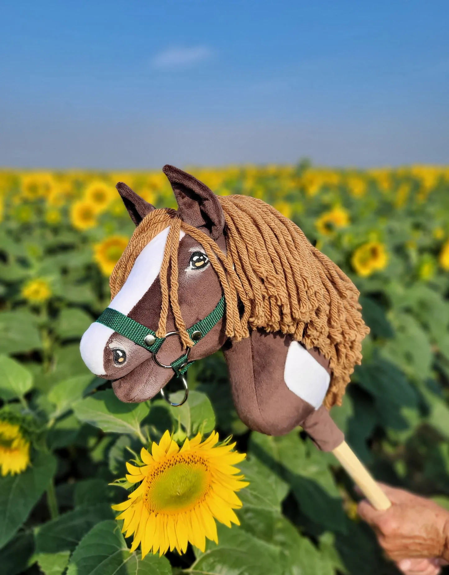Hobby Horse Średni koń na kiju Premium brązowy western ciemnogniady z ciemną grzywą A4