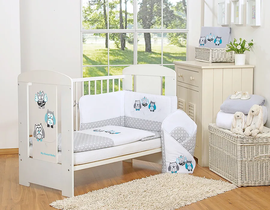 Komplet pościeli dla dzieci 135x100cm z ochraniaczem 3-cz Sówki szare z haftem szaro-różowym