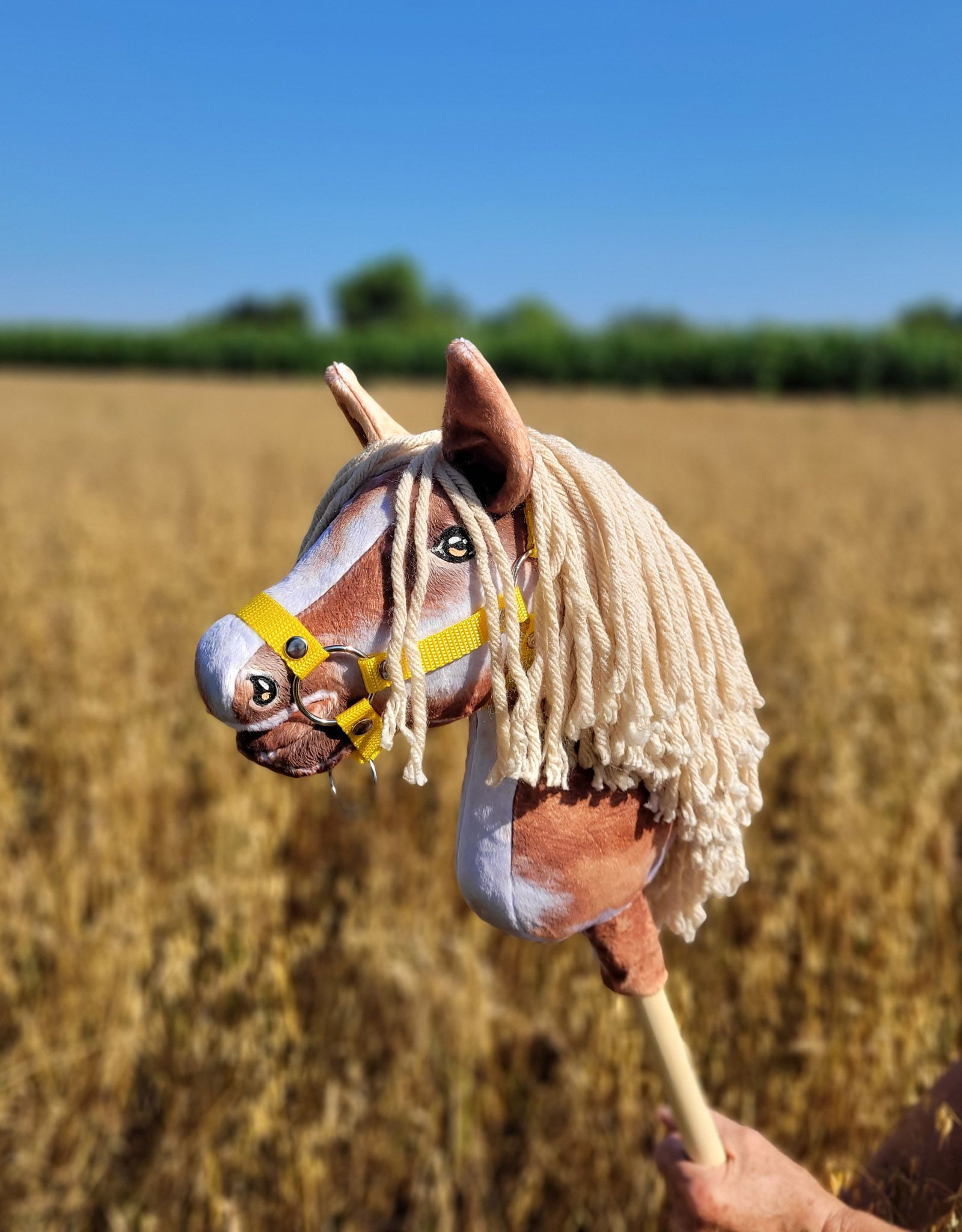 Hobby Horse Średni koń na kiju Premium srokaty tobiano z beżową grzywą A4