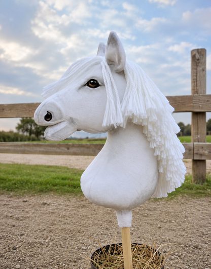 Hobby Horse Duży koń na kiju Premium - biały A3