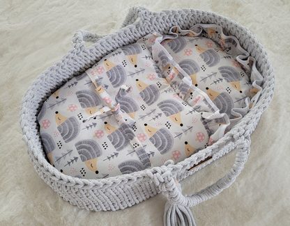 Kosz Mojżesza BOHO bawełniany nosidełko dla lalek z drewnianą kołyską - jasny szary