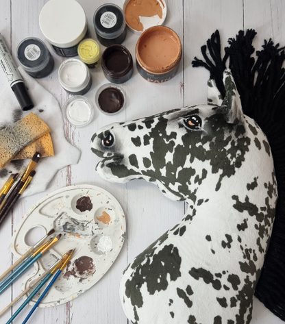 Hobby Horse Duży koń na kiju Premium - tarantowaty biało-czarny z czarną grzywą A3
