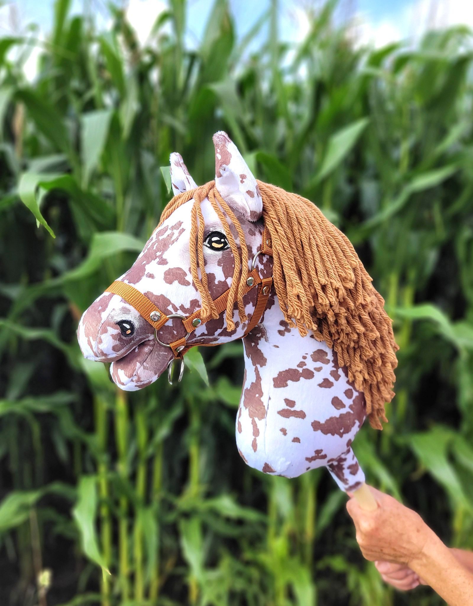 Hobby Horse Duży koń na kiju Premium - tarantowaty biało-brązowy z brązową grzywą A3