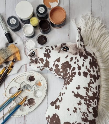 Hobby Horse Duży koń na kiju Premium - tarantowaty biało-brązowy z białą grzywą A3
